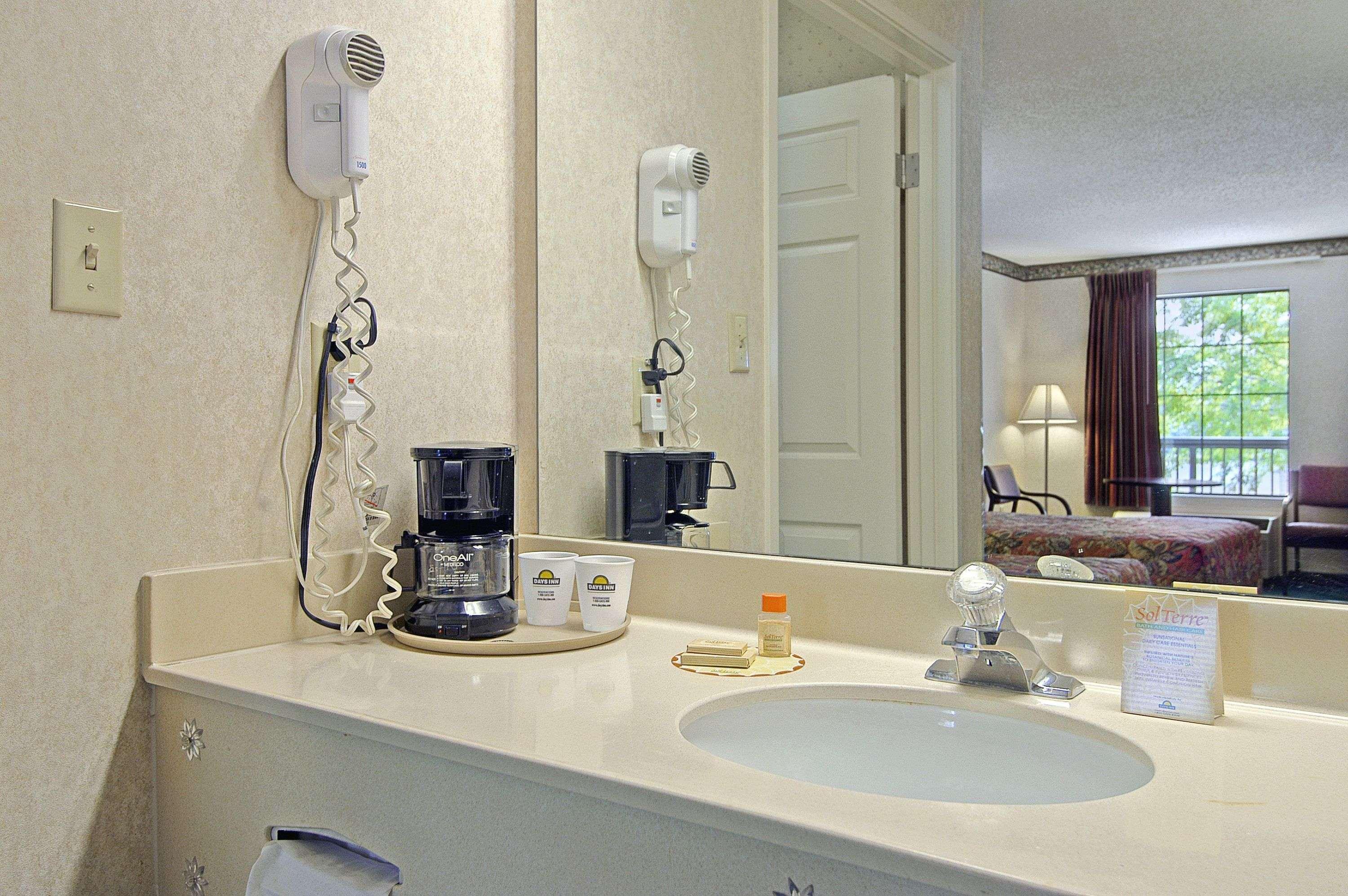 Days Inn & Suites By Wyndham Fort Valley Dış mekan fotoğraf