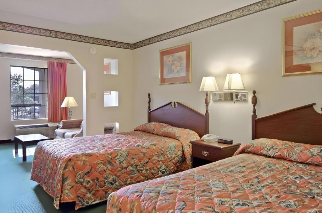 Days Inn & Suites By Wyndham Fort Valley Dış mekan fotoğraf