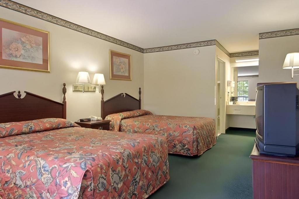 Days Inn & Suites By Wyndham Fort Valley Dış mekan fotoğraf